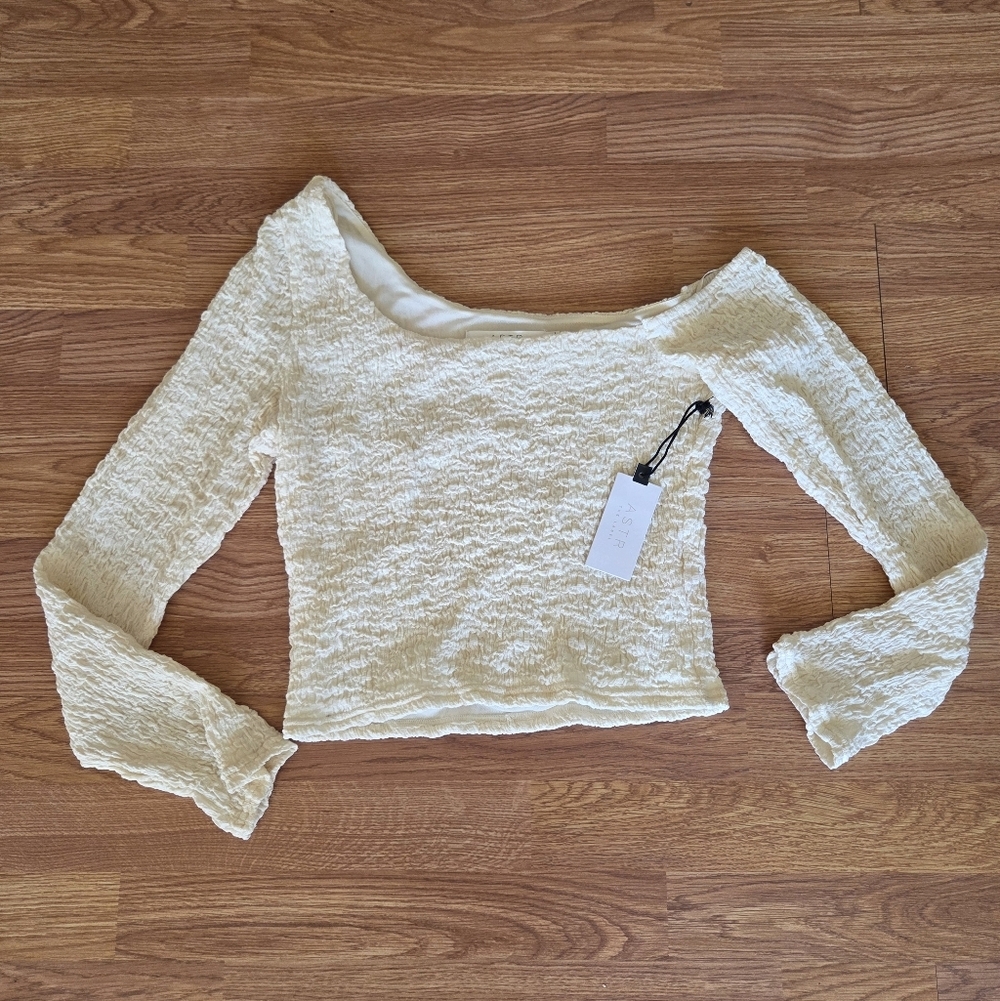 ASTR Cream Textured Long Sleeve Crop Top